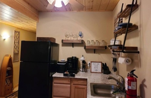 Williamsburg House | Charming 2-bedroom 1,200 sqft Countryside Suite, sleeps 7.