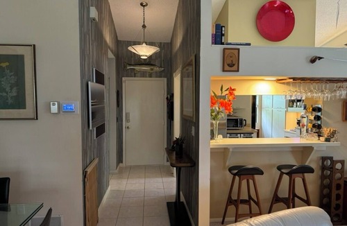 Bayou Oaks Villa | Charming 2-bedroom villa with AC and WiFi in Sarasota