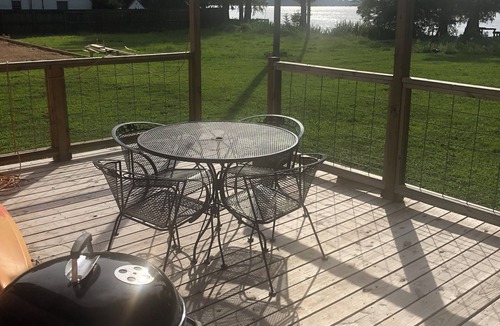 Samburg Cottage | Charming 2-bedroom waterfront cottage on Reelfoot Lake in Samburg, TN