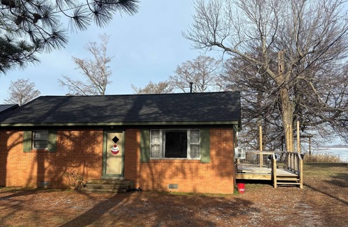 Samburg Cottage | Charming 2-bedroom waterfront cottage on Reelfoot Lake in Samburg, TN