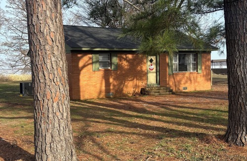 Samburg Cottage | Charming 2-bedroom waterfront cottage on Reelfoot Lake in Samburg, TN