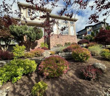Cougar Mountain Bed & Breakfast | Charming 2 beds 1 bath room good for business and vocation