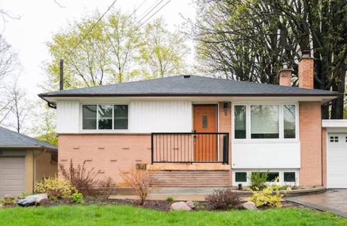North York House | Charming 2-BR Apt | Private Entry | Self Check-in | Parking | 15min→Downtown