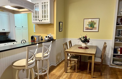 Murrells Inlet Cottage | Charming 2 BR cottage, set in Live Oak Grove in Gated WPC, Murrells Inlet, Pets