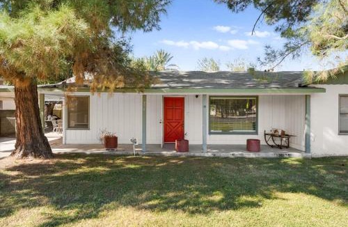 Mesa House | Charming 2-BR Farmhouse Backyard Views