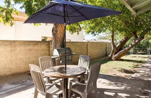 Mesa House | Charming 2-BR Farmhouse Backyard Views
