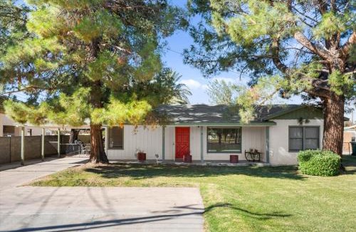 Mesa House | Charming 2-BR Farmhouse Backyard Views