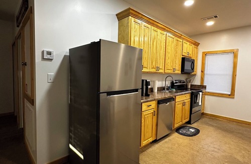 Meridian House | Charming 2-BR house in country setting; close to Meridian. Pet friendly/AC/WiFi