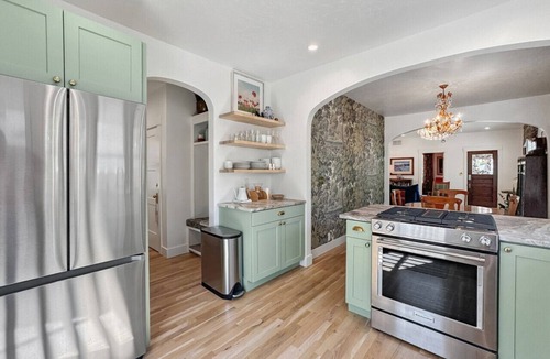 North End Cabin | Charming 2-BR, Near Hyde Park, Cozy Fire Bowl