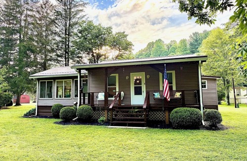 Valley Bend Cottage | Charming 2 BR, nestled on Buckhannon River, with deck, dock, fire-pit, & kayaks