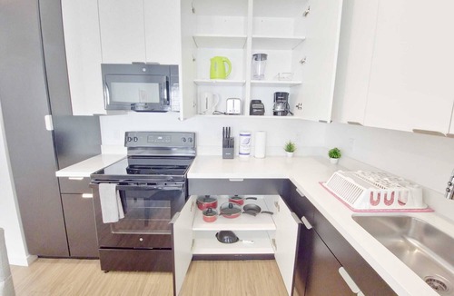 Little Tokyo House | Charming 2-BR Penthouse in marvelous Los Angeles with WiFi, AC, fitness room