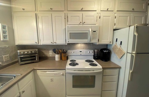 King City Condo | Charming 2-BR condo with WiFi, AC in delightful St. Simons Island's Pier Village