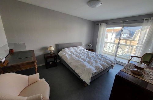 Les Sables d'Olonne Apartment | Charming 2-Bedroom Apartment with Balcony and Garage, Near Beach and Shops