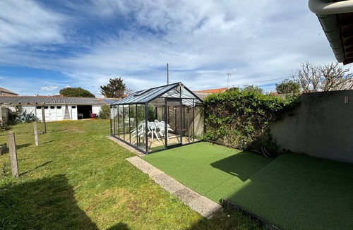 La Chaume House | Charming 2-Bedroom House with Garden Near Beach and Port Olona