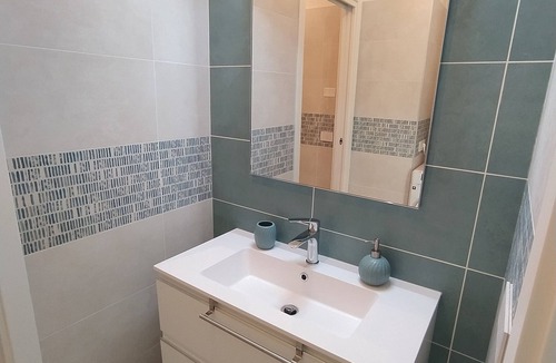 Torri di Quartesolo Apartment | Charming 2-bedroom apartment in quaint Torri di Quartesolo with AC