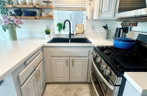 Leucadia House | Charming 2-story cottage - Private Deck AND Balcony with view - ENTIRE HOUSE