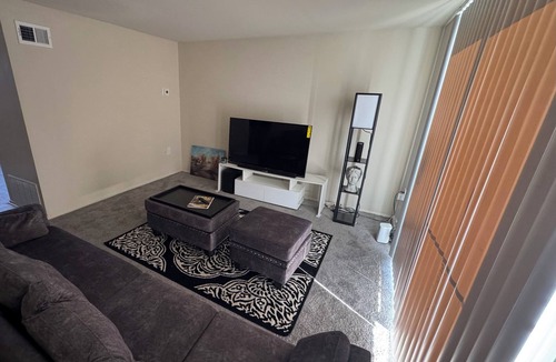 Halethorpe House | Charming 2-bedroom townhome with AC, WiFi in lovely Baltimore Highlands