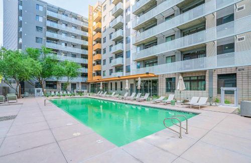 Evans Churchill Apartment | Charming 2BD - Central Downtown - Gym, Pool, Parking