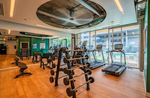 Evans Churchill Apartment | Charming 2BD - Central Downtown - Gym, Pool, Parking