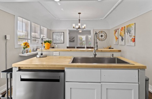 North Milwaukee Apartment | Charming 2BD W/Parking 15 Mins from Downtown