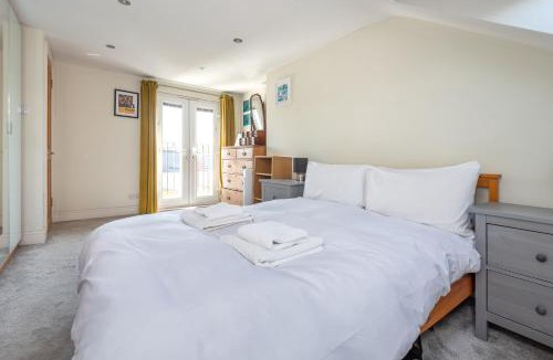 Trinity House | Charming 2BDR Terraced House with Garden Wimbledon