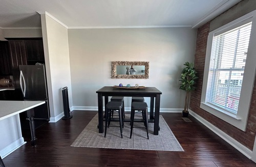 Galveston Condo | Charming 2bed, 2bath condo on The Strand, Galveston with WiFi, AC, garage