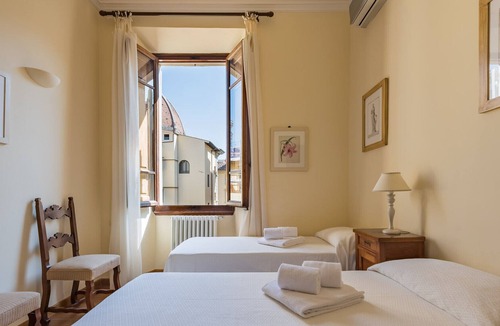 Duomo Apartment | CHARMING 2BED APARTMENT overlooking DUOMO - hosted by Sweetstay
