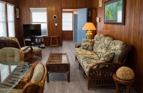 Anna Maria House | Charming 2br/1ba Cottage < 2 Min Walk From Beach on Anna Maria Island Florida