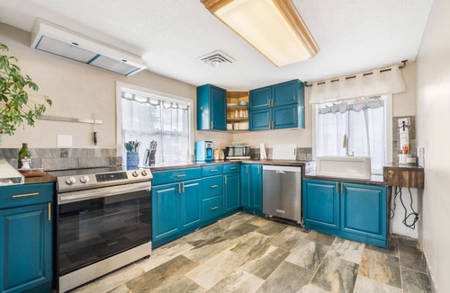 Warrenton House | Charming 2BR/1BA Retreat Near Astoria & Beach
