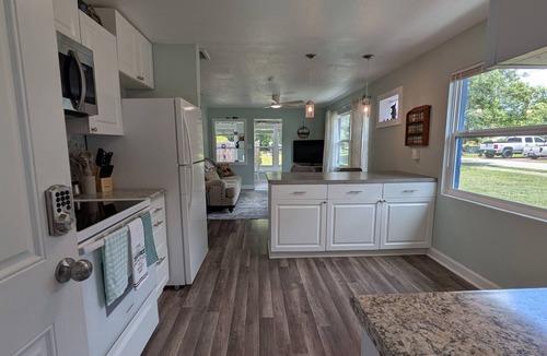 Plantation Estates House | Charming 2BR/1BA retreat in peaceful DeBary, FL. Centrally located!