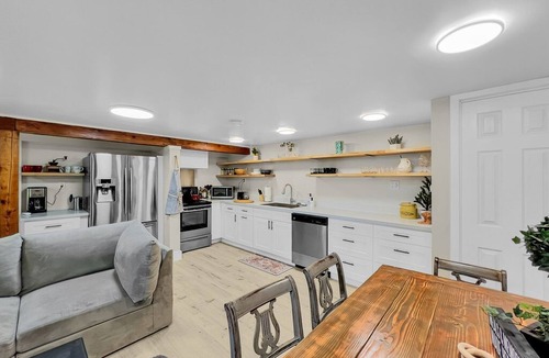 Victory Heights House | Charming 2BR/2BA Home with WiFi & AC near Lake Washington and Uni of Washington