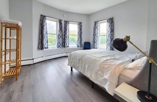 Memorial Square House | Charming 2BR Apartment Near Downtown Springfield