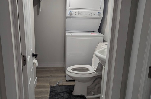 Hamilton House | Charming 2BR at walking distant from Mall, retails, parks and restaurants.