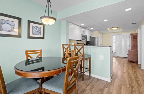 Treasure Island Condo | Charming 2BR Condo: Balcony Beach Views & Pool