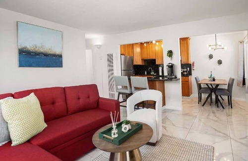 Pacifica Apartment | Charming 2BR Coastal Getaway in Pacifica Near Beach & SF