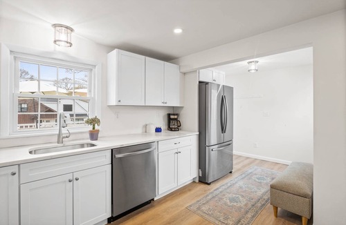Sagamore Beach House | Charming 2BR Dog-Friendly Near Sagamore Beaches - Large Yard, Modern Kitchen, Central Air, Smart TVs
