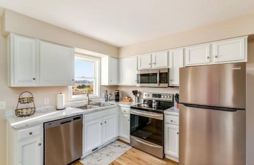Homerville House | Charming 2BR Home w Outdoor Space & BBQ Grill