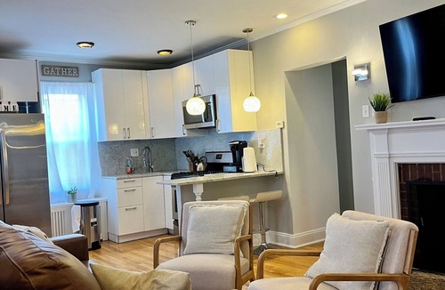 Queens House | Charming 2BR house w AC, WiFi just 5 MIN from LGA and 17 MIN to JKF