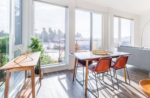 Wilburton Apartment | Charming 2BR in Bellevue, Gym + Pet-Friendly