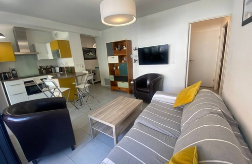Arcachon Apartment | Charming 2BR in Central Arcachon with Parking, WiFi & Balcony