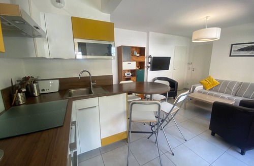 Arcachon Apartment | Charming 2BR in Central Arcachon with Parking, WiFi & Balcony