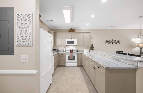 Central Myrtle Beach Condo | Charming 2BR,Pool,W22