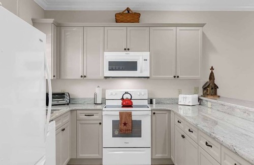 Central Myrtle Beach Condo | Charming 2BR,Pool,W22