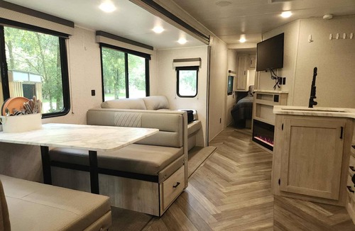 Keystone Heights House | Charming 2BR RV w/ AC, Near Lakes & Parks — Perfect for Families