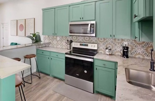 Mahncke Park House | Charming 2BR Retreat w/Private Yard – Walk to Botanical Gardens & Near Fort Sam