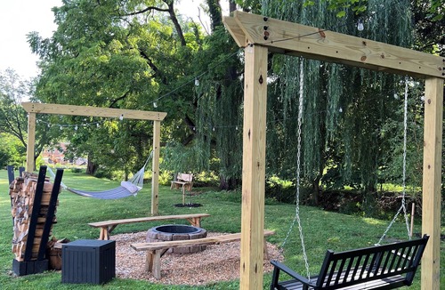 Romney Apartment | Charming 2BR Top-Floor Suite Renovated 1870 Home Porch, Fire Pit, Full Amenities