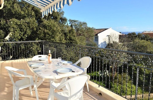 Le Lavandou Apartment | Charming 2BR with terrace and garage - Near city center