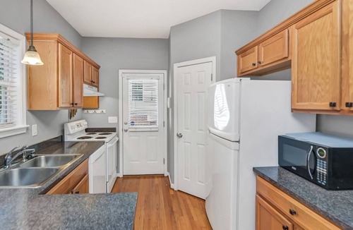 Rosewood House | Charming 3/2 Walking Distance Williams-Brice Close, Campus, Short Drive FT JAX