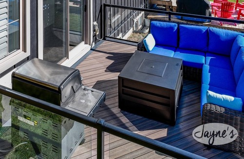 The Blue Mountains Ski Chalet | Charming 3 bedroom 4 bathroom chalet at the base of Blue Mountain