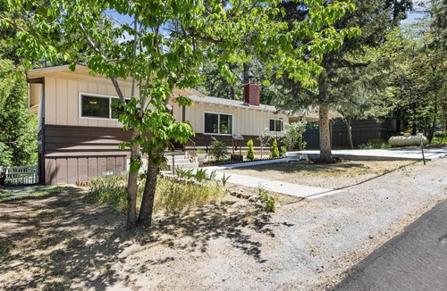 Idyllwild Cabin | Charming 3-bedroom cabin with AC, WiFi in serene Idyllwild-Pine Cove